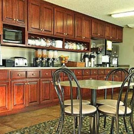 Super 8 By Wyndham Sioux Falls/41St Street Εστιατόριο φωτογραφία