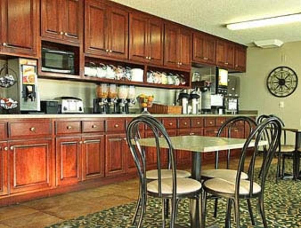 Super 8 By Wyndham Sioux Falls/41St Street Εστιατόριο φωτογραφία